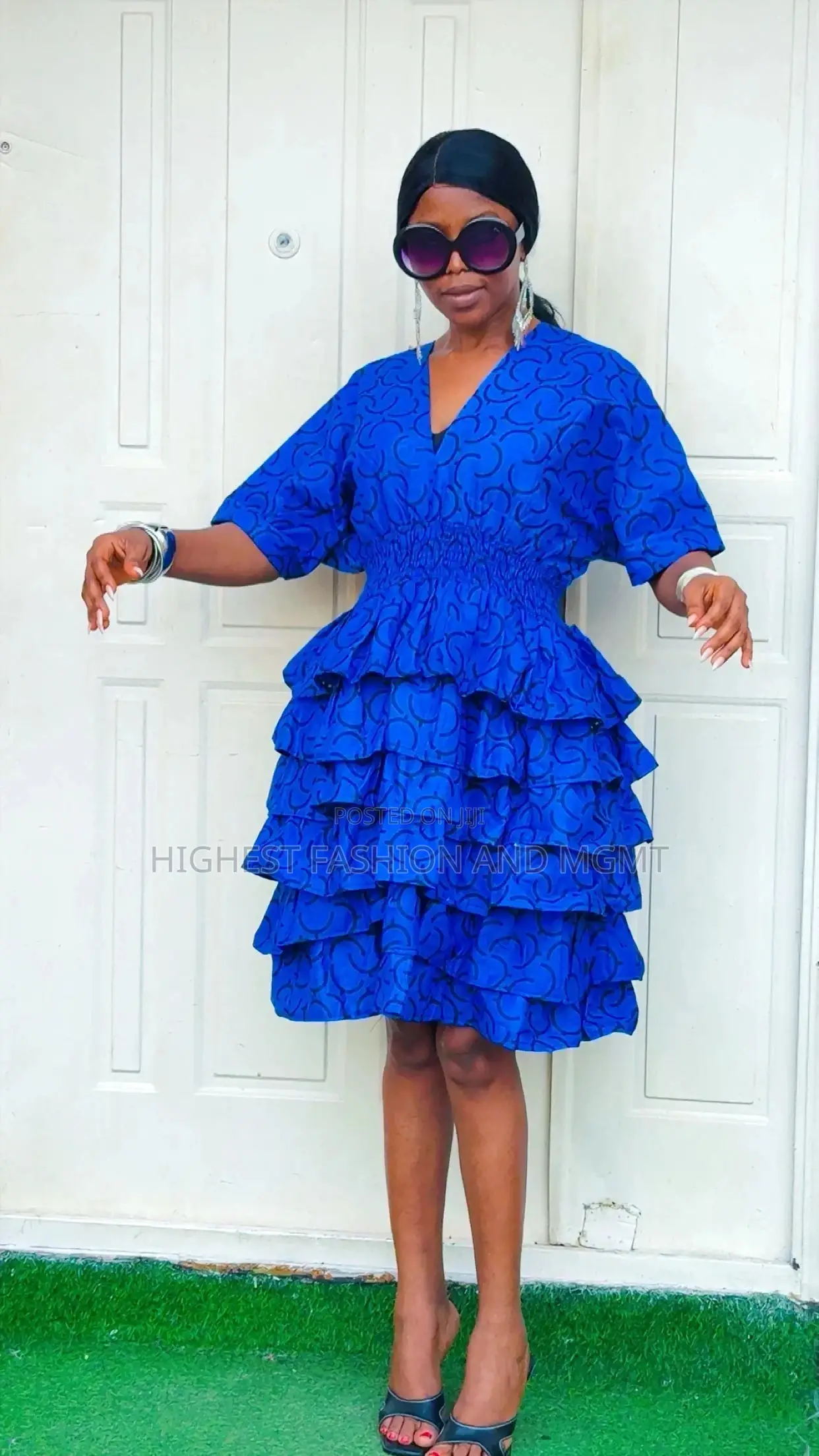 Short Stepped Gown - Style 712