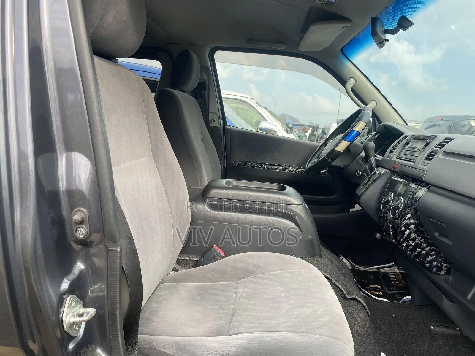 Toyota HiAce 2011 Black