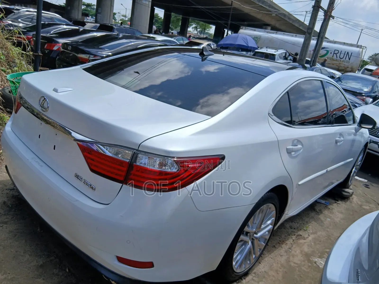 Lexus ES 350 FWD 2013 White