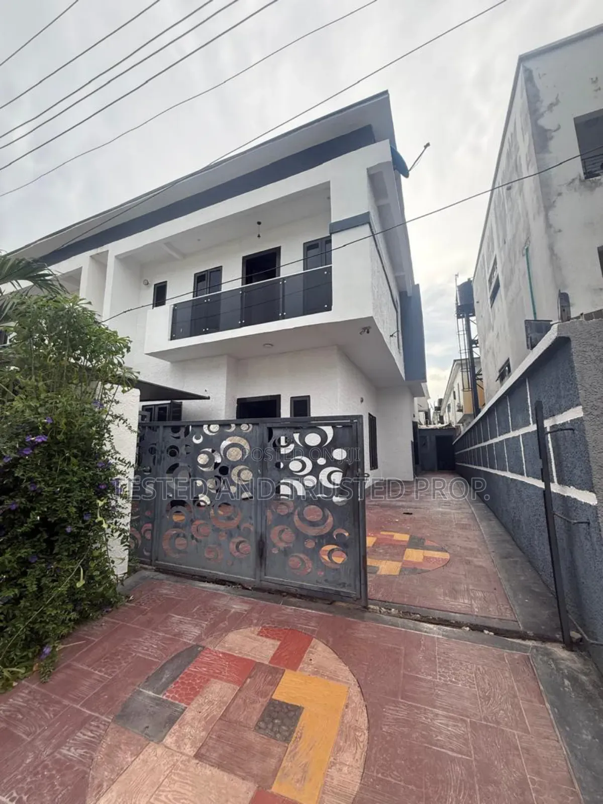 1bdrm Shared Apartment in Orchid Road, Chevron for rent