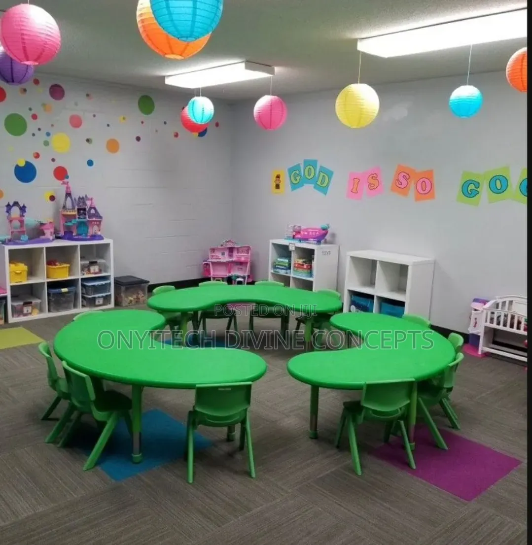 Kindergarten Half Moon Table With 4 Chairs