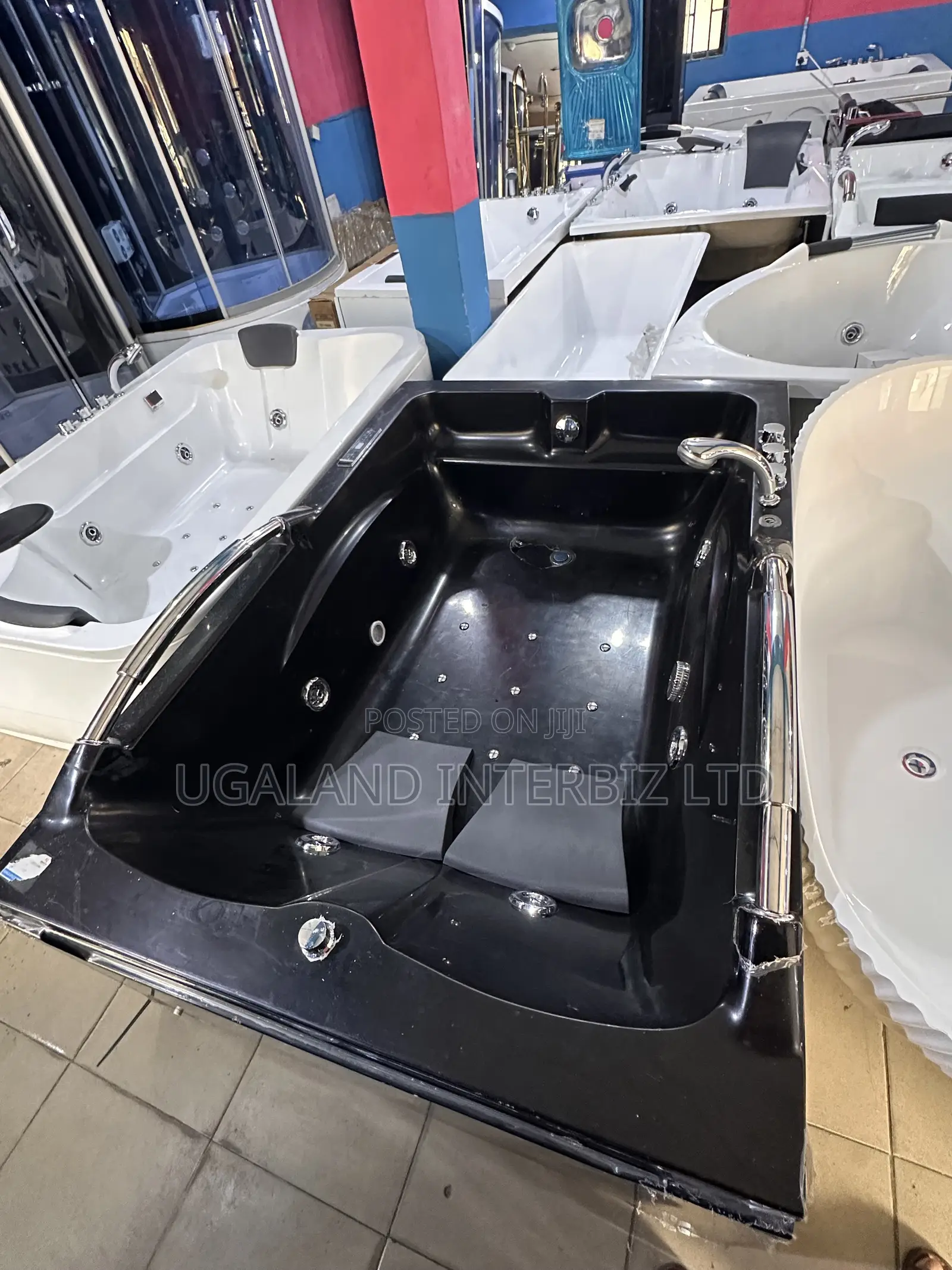 Phantom Gloss Whirlpool Jacuzzi