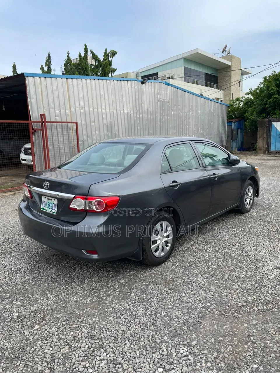 Toyota Corolla LE 4dr Sedan (1.8L 4cyl 4A) 2013 Gray