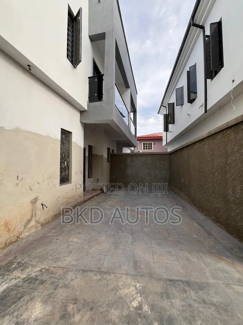 4bdrm Duplex in Magodo for sale