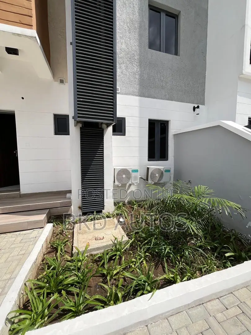4bdrm Maisonette in Opebi for sale