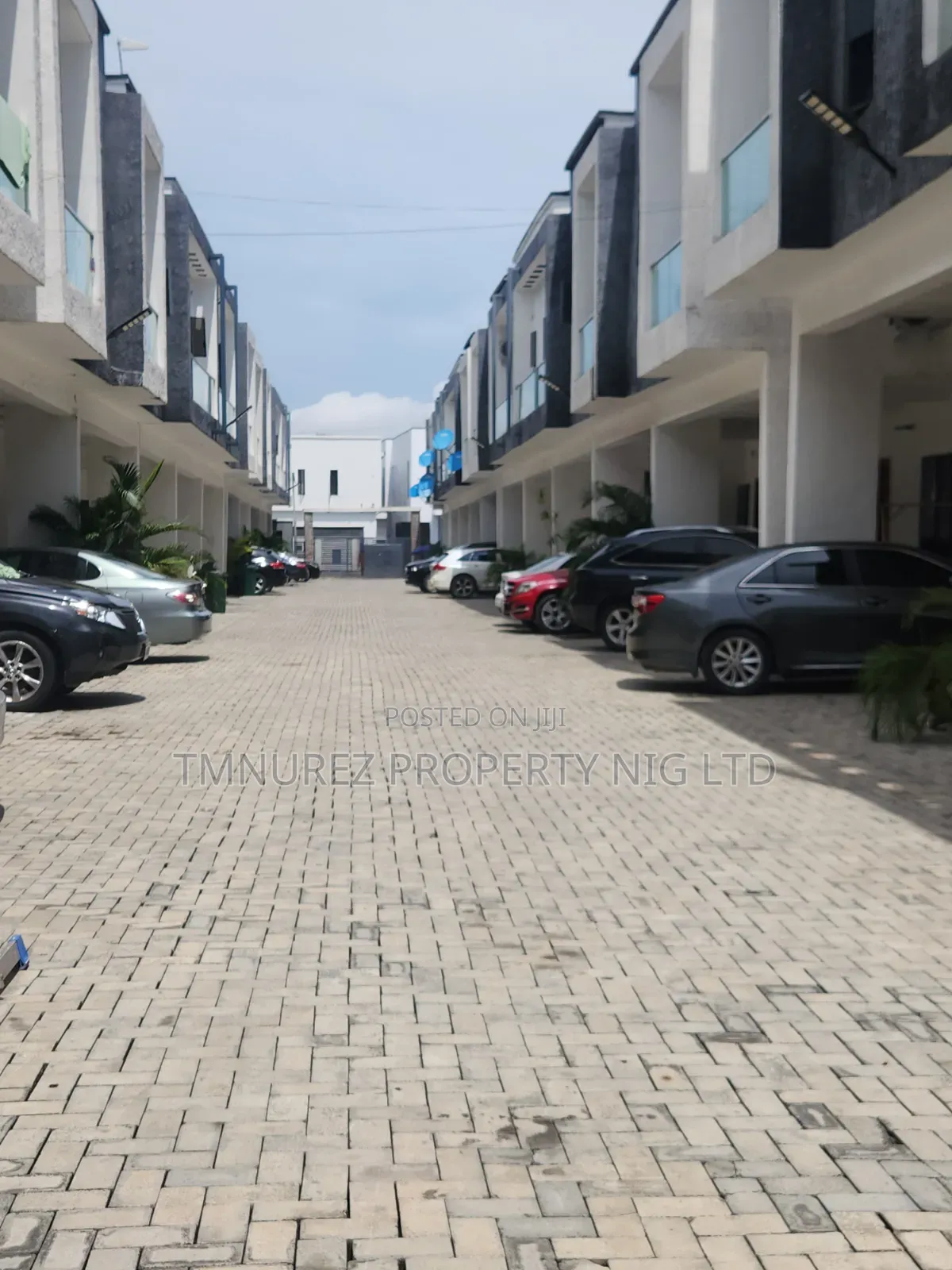 Mini Flat in Ikota for rent