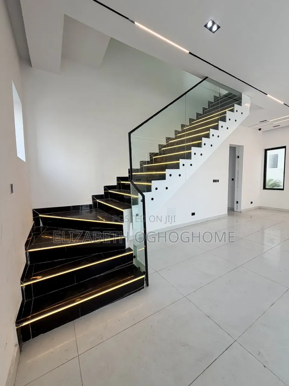 5bdrm Duplex in Lekki Expressway for sale