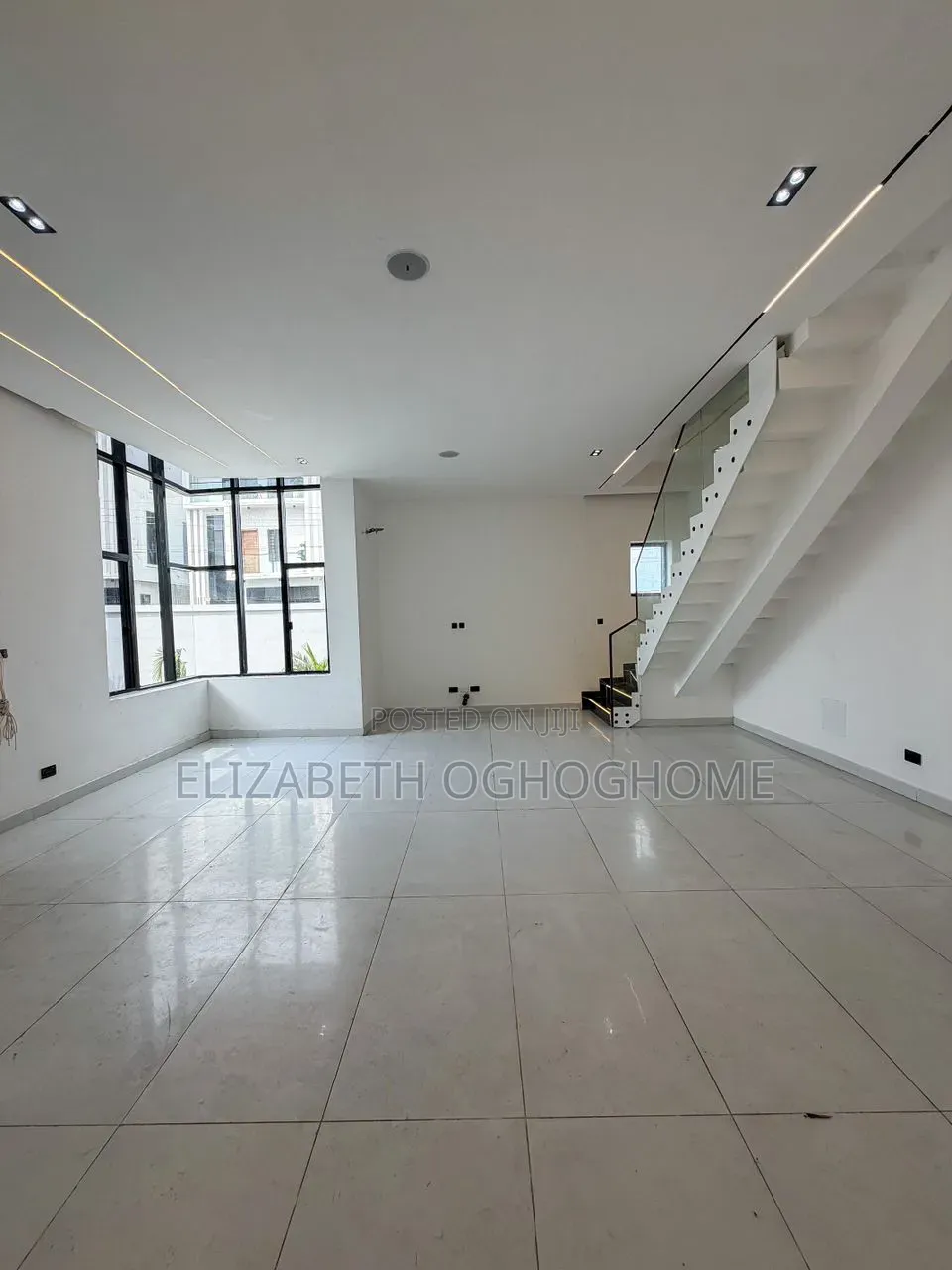 5bdrm Duplex in Lekki Expressway for sale