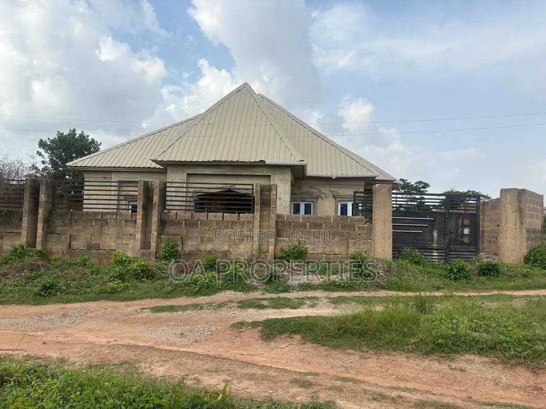 4bdrm Bungalow in Ibadan for sale