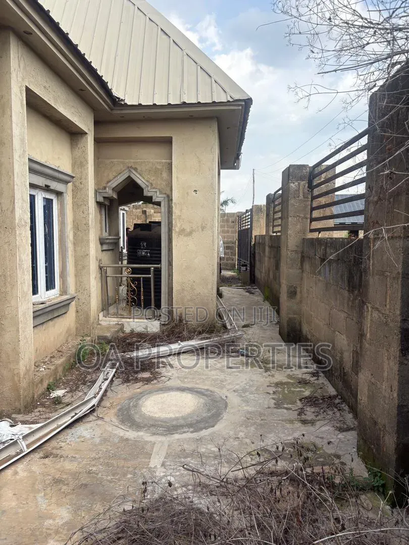 4bdrm Bungalow in Ibadan for sale
