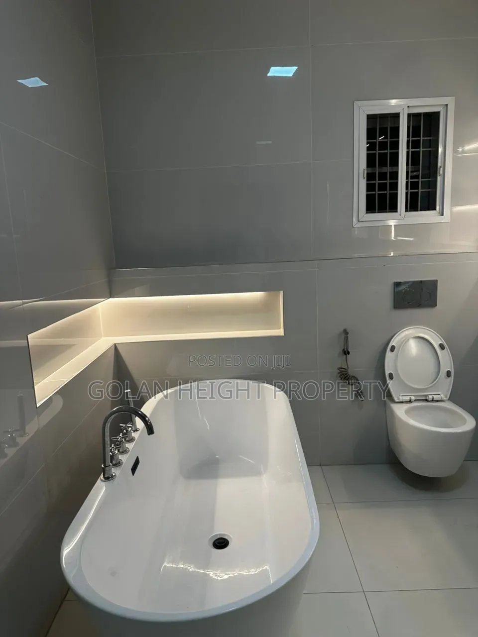 4bdrm Townhouse / Terrace in Diplomatic City Zone, Katampe Extension