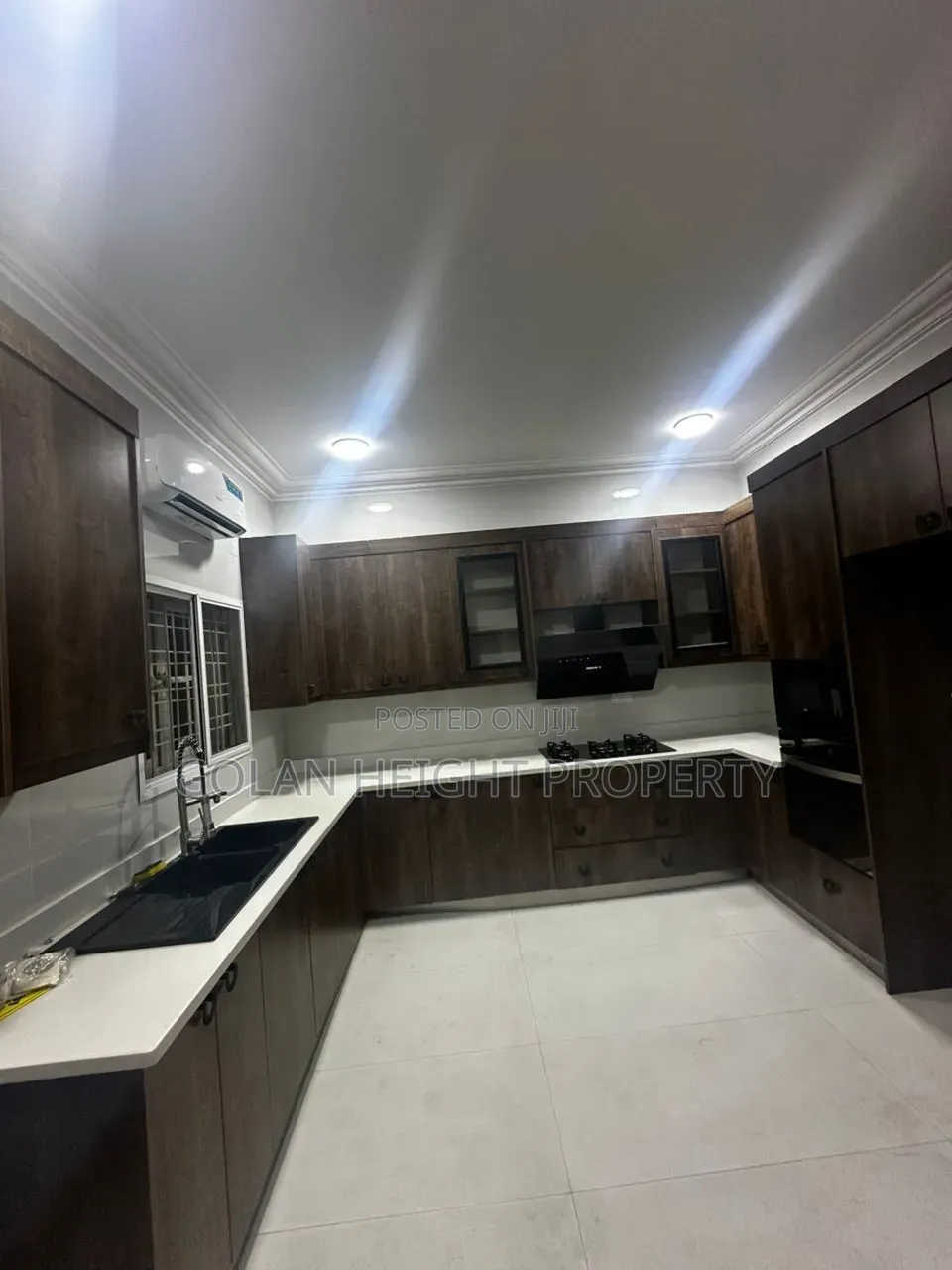 4bdrm Townhouse / Terrace in Diplomatic City Zone, Katampe Extension