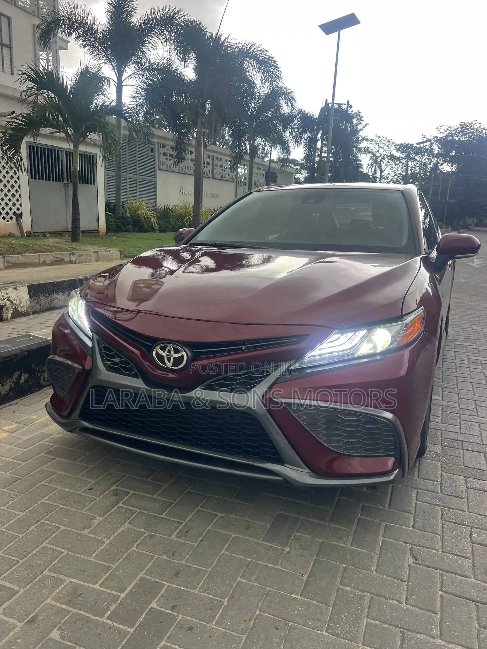 Toyota Camry SE (2.5L 4cyl 8A) 2019 Red