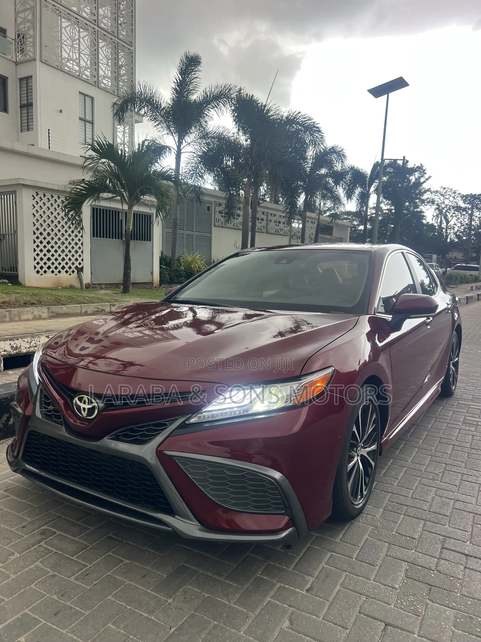 Toyota Camry SE (2.5L 4cyl 8A) 2019 Red
