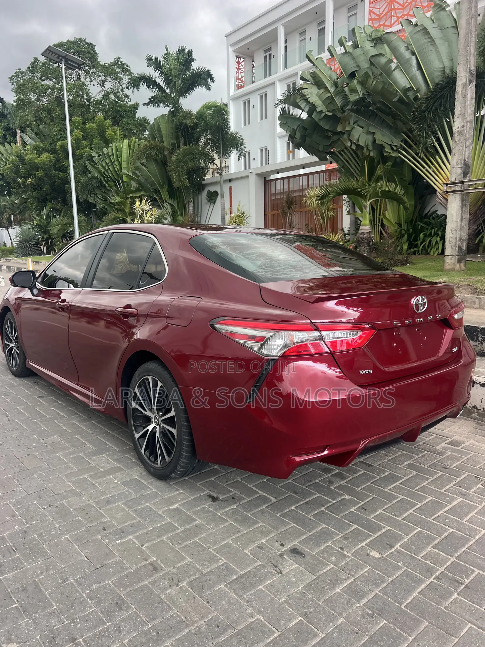 Toyota Camry SE (2.5L 4cyl 8A) 2019 Red