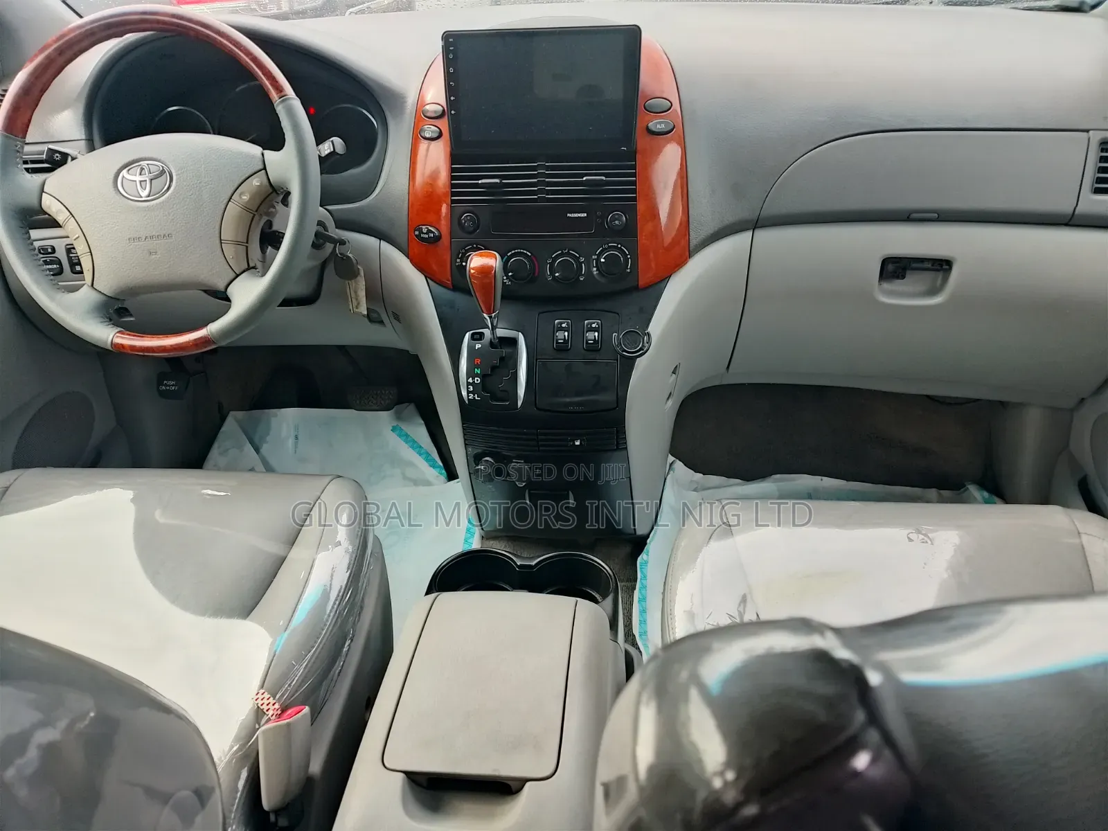 Toyota Sienna Limited Edition 2009. 2010 Full Option