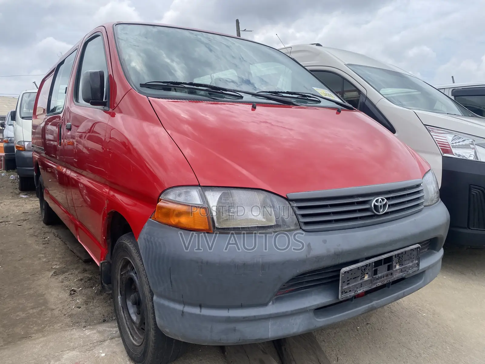 Toyota HiAce 2005 Red