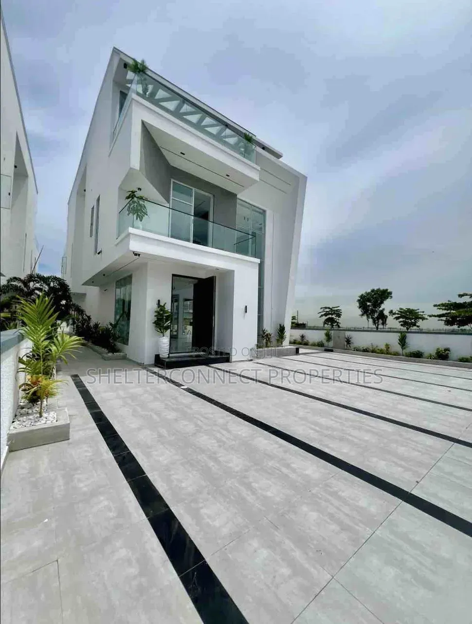5bdrm Duplex in Osapa london for sale