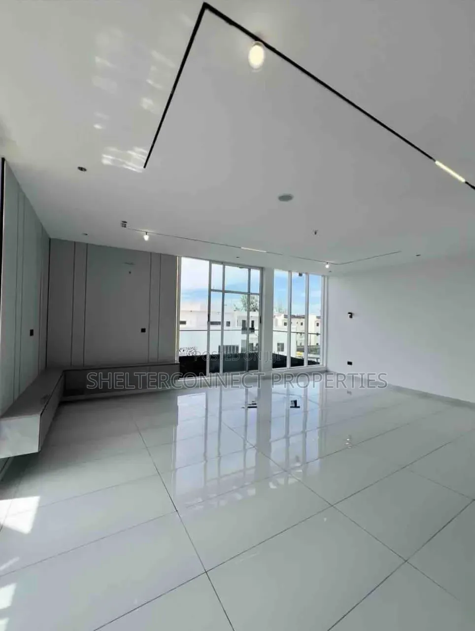 5bdrm Duplex in Osapa london for sale