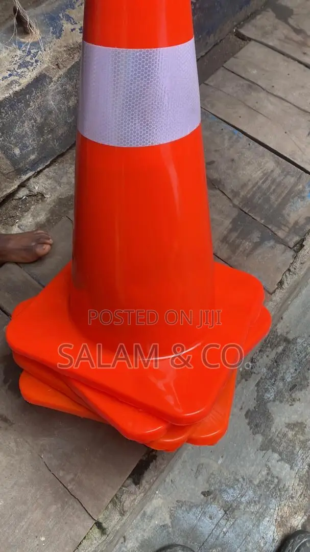 70cm Reflective Safety Traffic Cone – Heavy Duty Road Cone