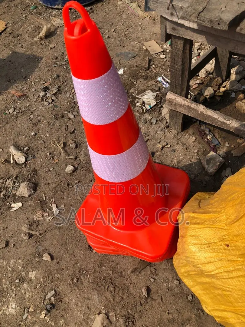 70cm Reflective Safety Traffic Cone – Heavy Duty Road Cone