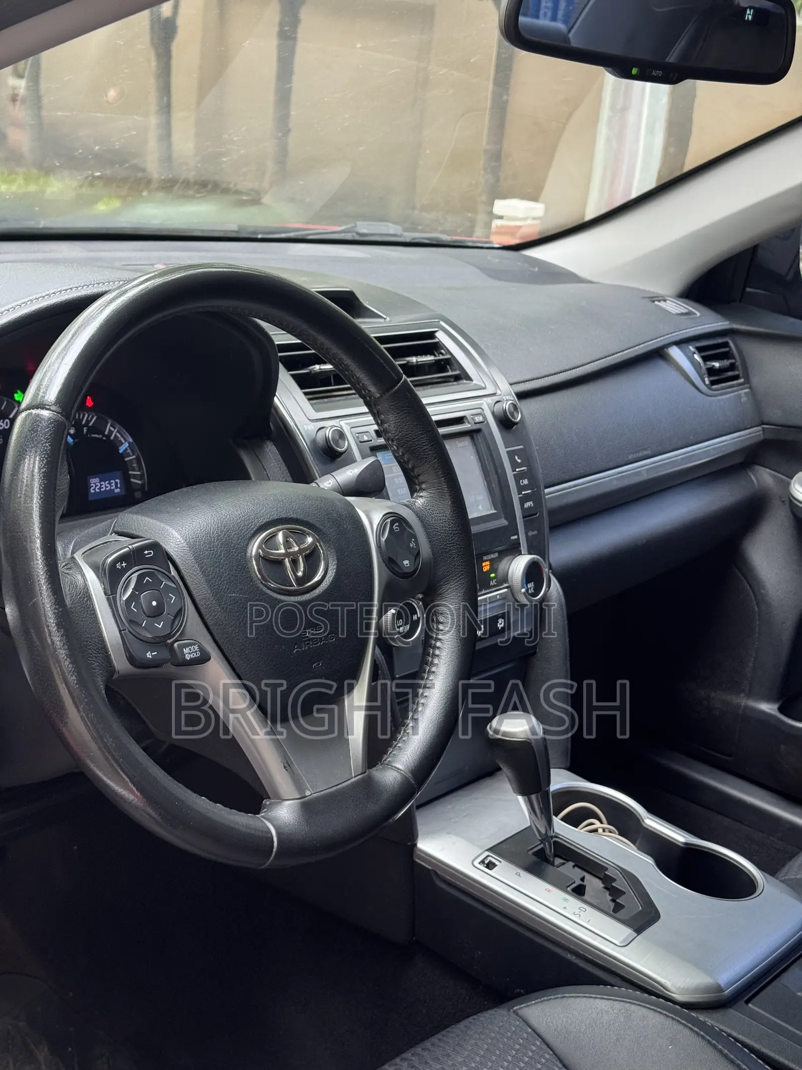 Toyota Camry SE 4dr Sedan (2.5L 4cyl 6A) 2013 Red