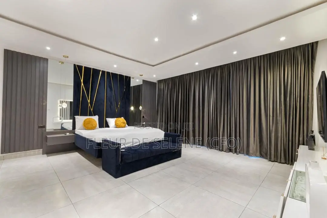 Luxurious Three Bedroom Duplex