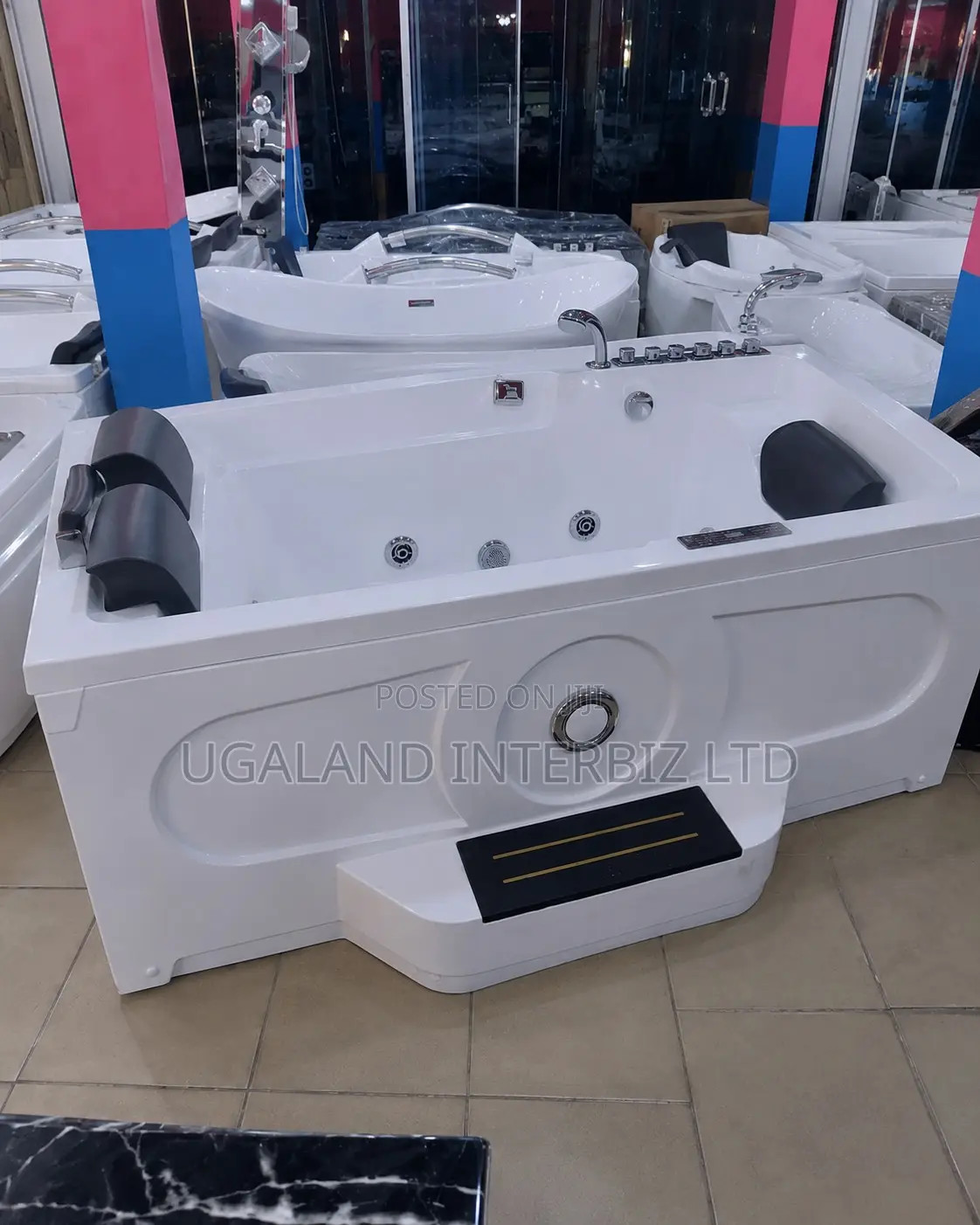 Deluxe White Acrylic Whirlpool Jacuzzi