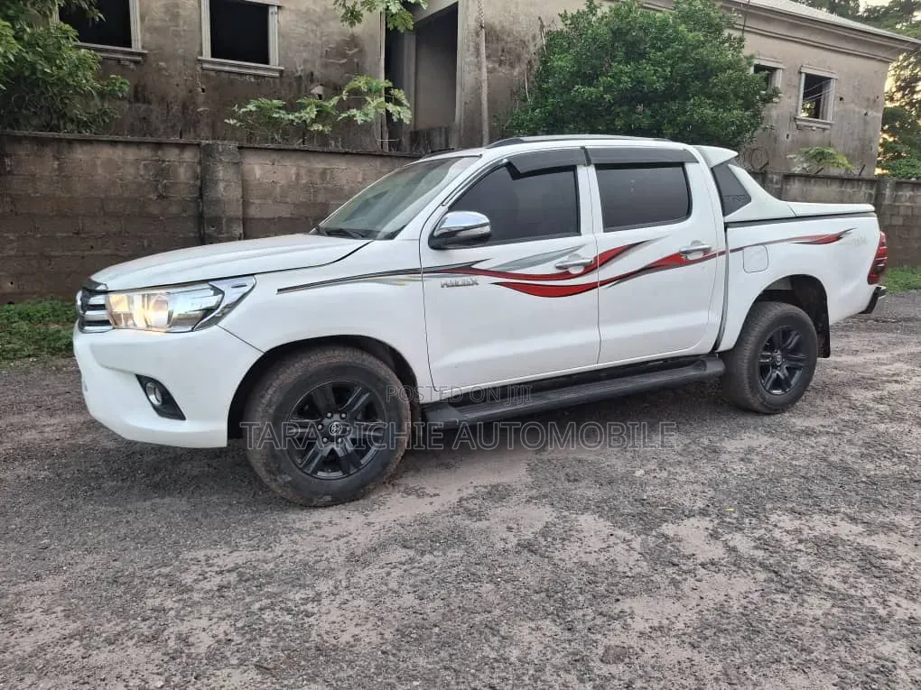 Toyota Hilux 2015 White