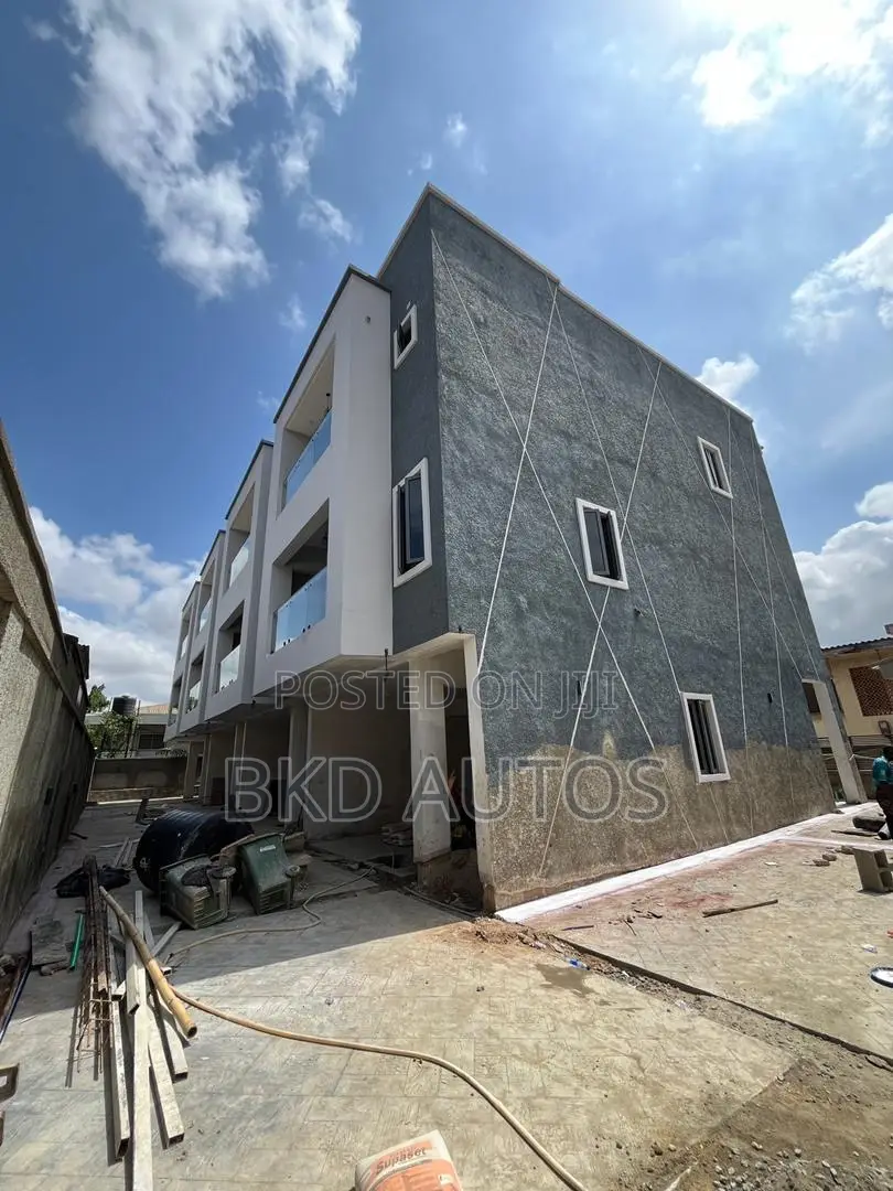 4bdrm Duplex in Allen Avenue for sale