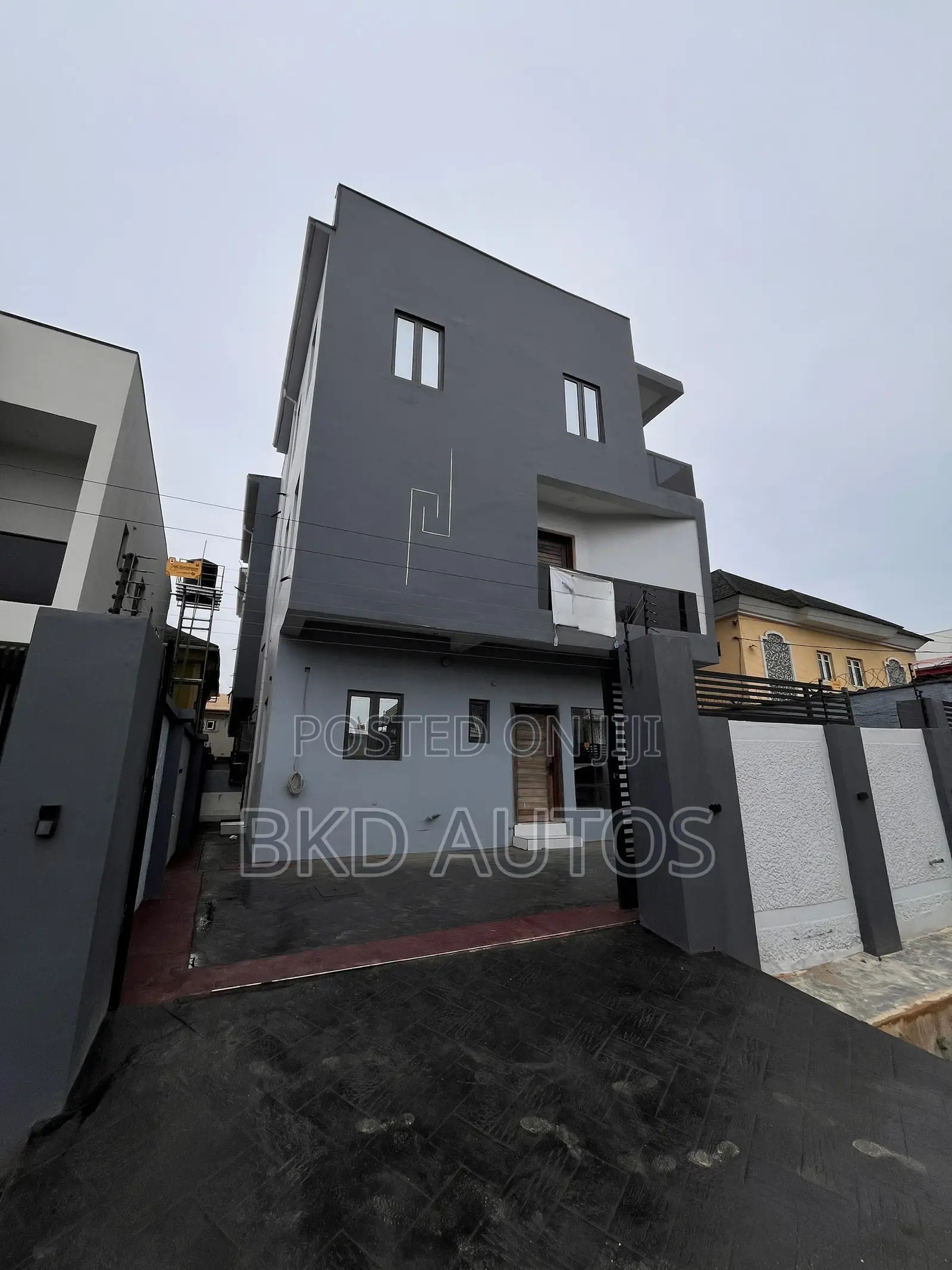4bdrm Duplex in Ikeja for sale