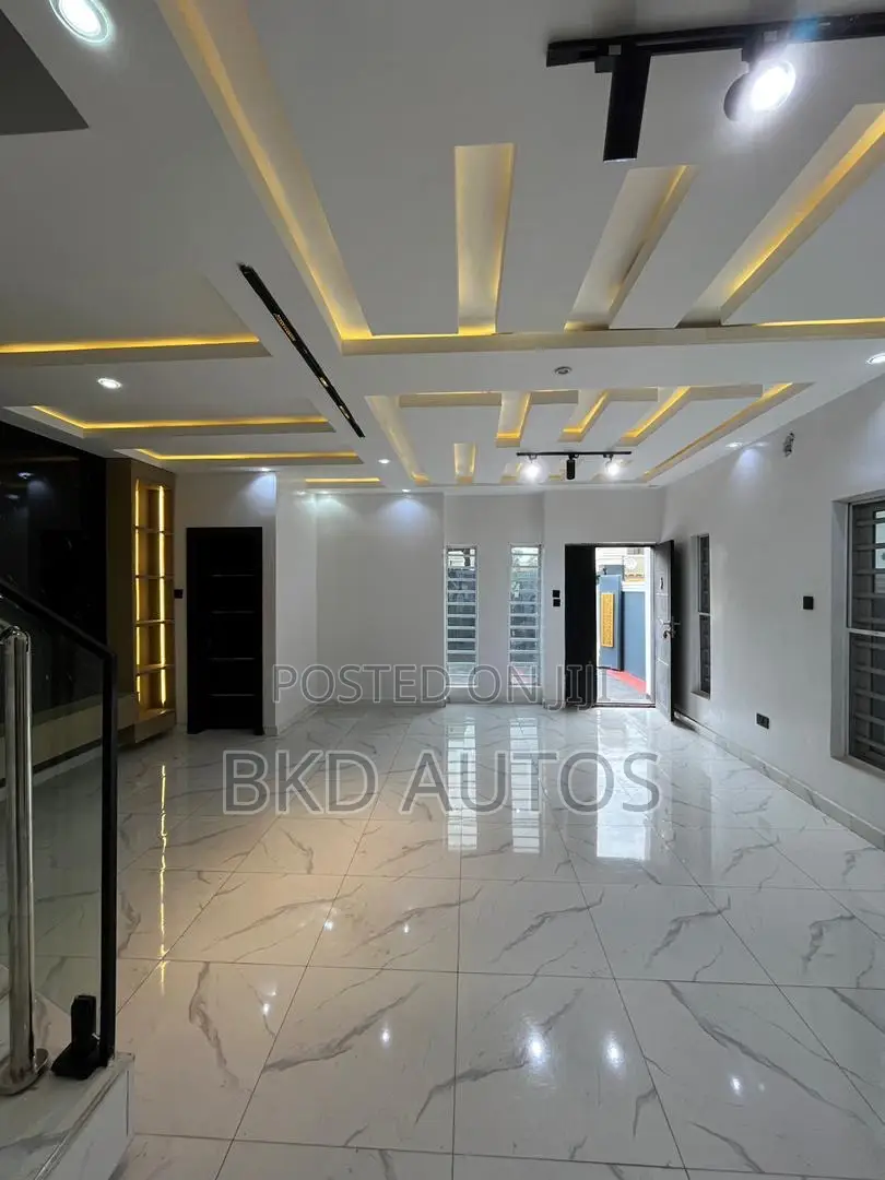 5bdrm Duplex in New Oko Oba for sale