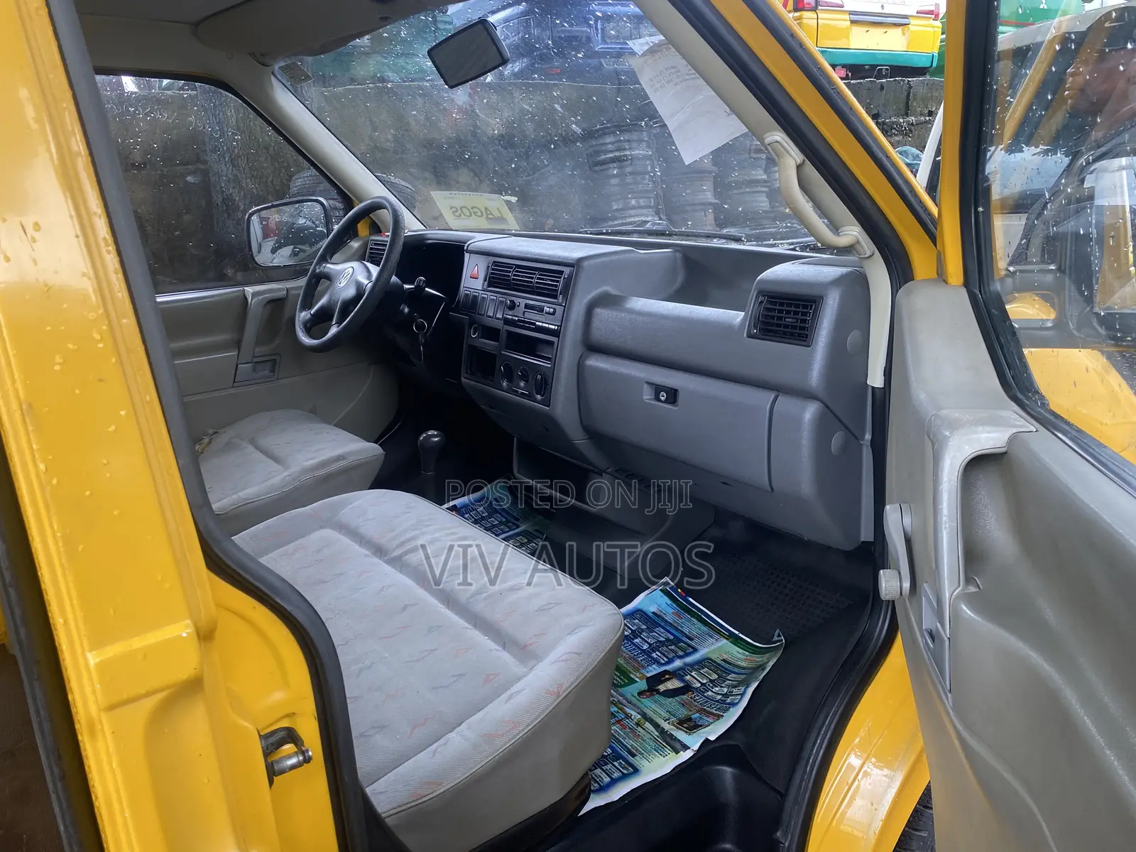 Volkswagen Transporter 2000 Yellow