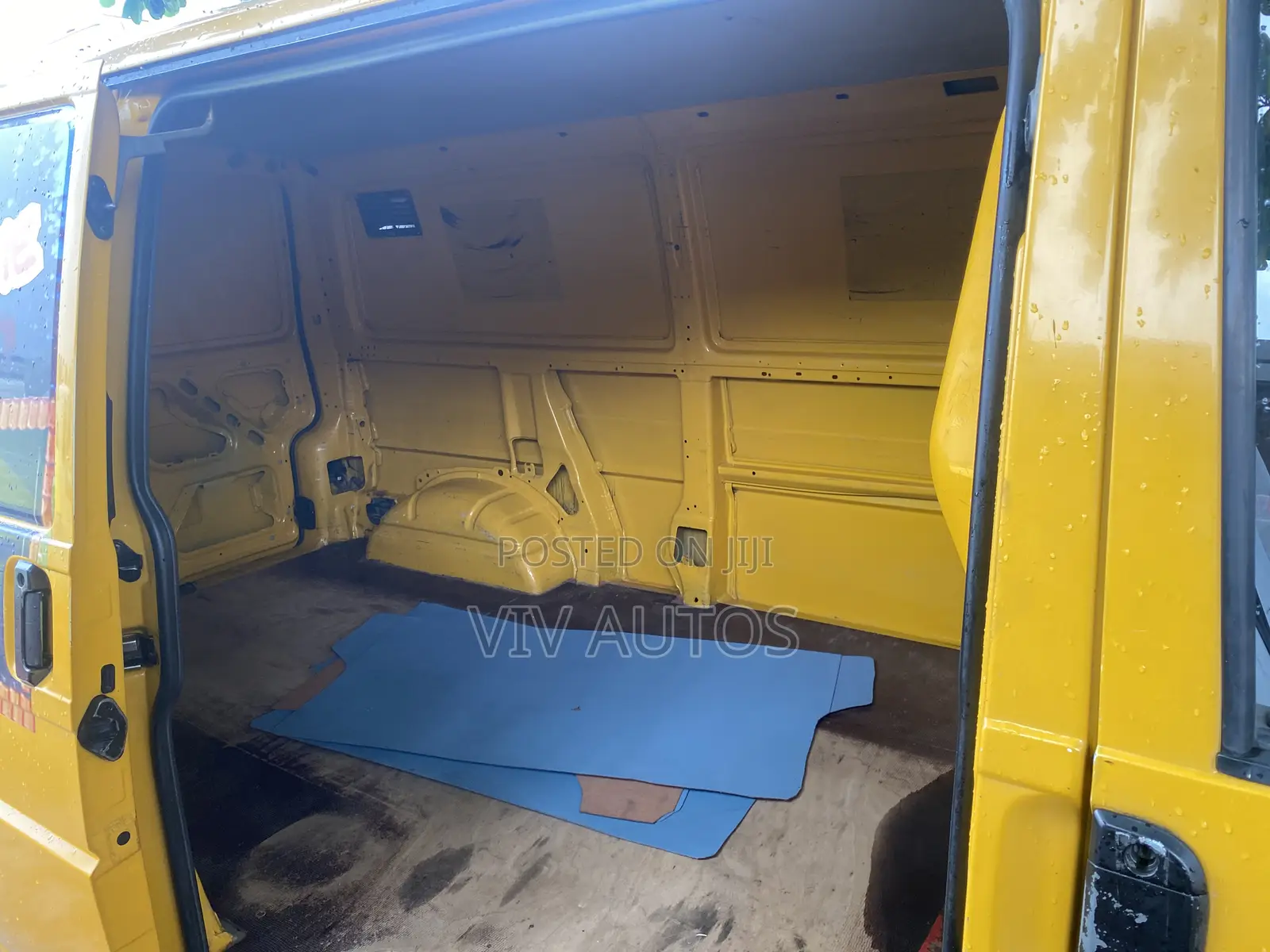 Volkswagen Transporter 2000 Yellow