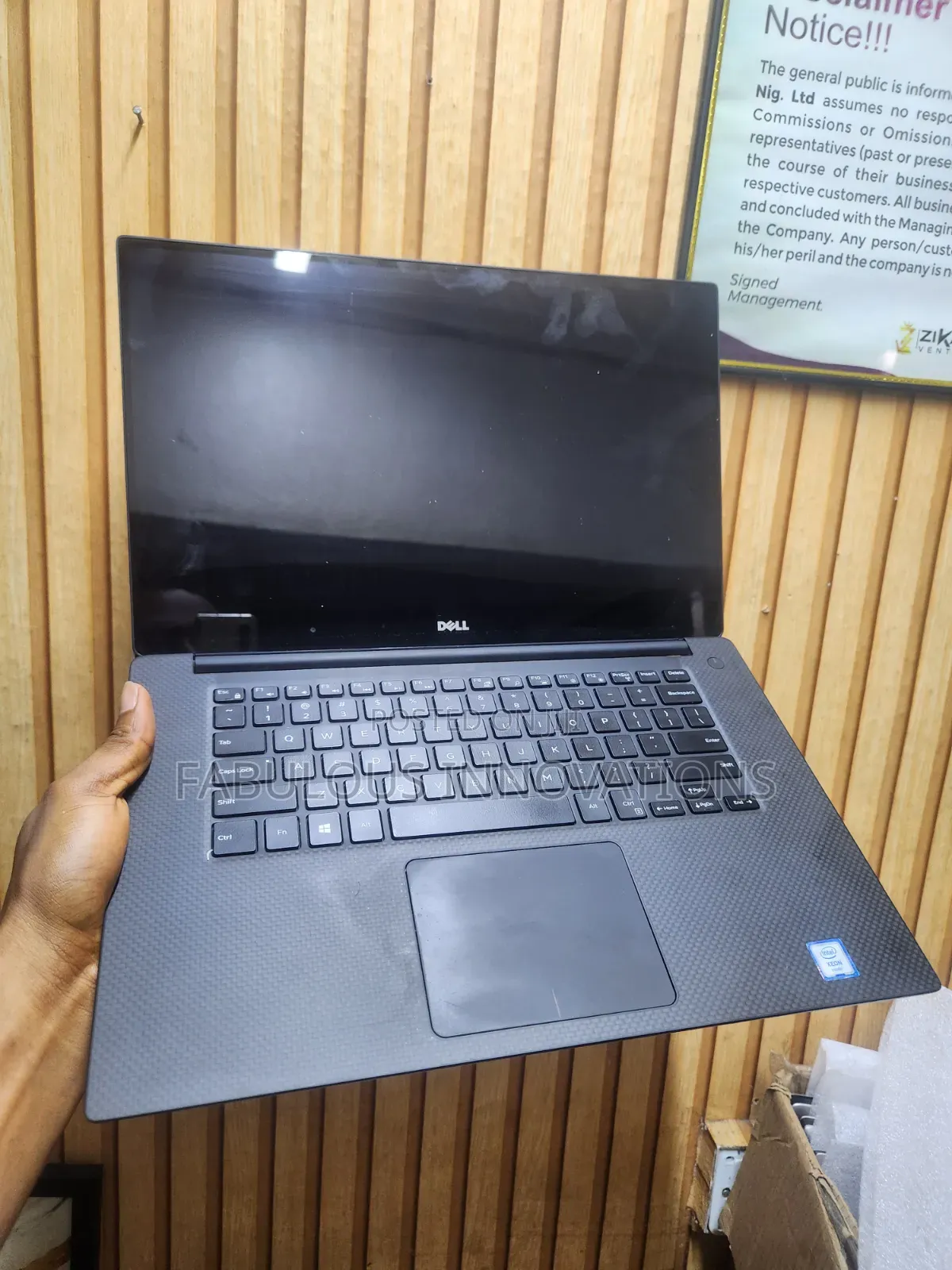 Laptop Dell Precision 5520 16GB Intel Xeon SSD 512GB