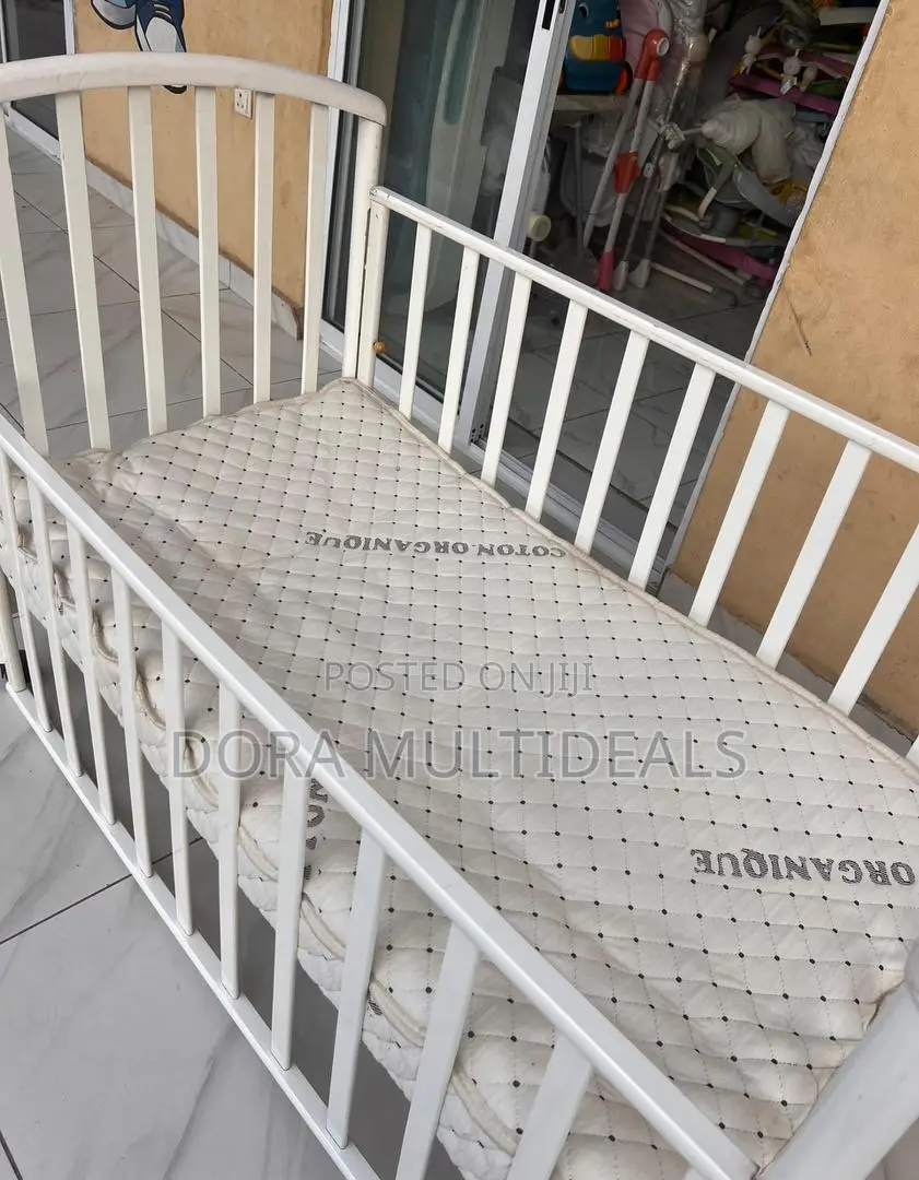 Foreign Imported Convertible Lowerable Sides Wooden Crib, New Mattress