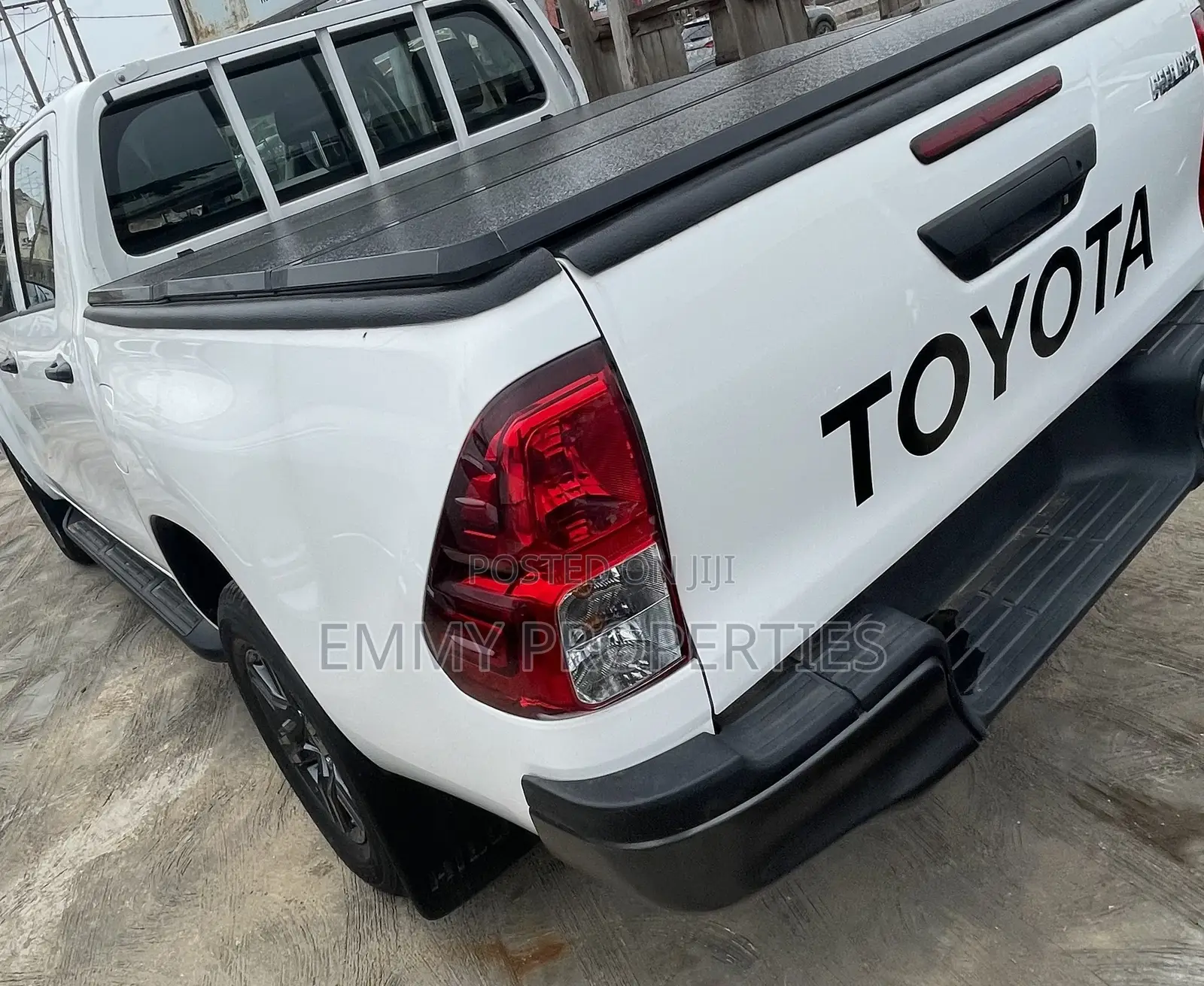 Toyota Hilux 2025 White