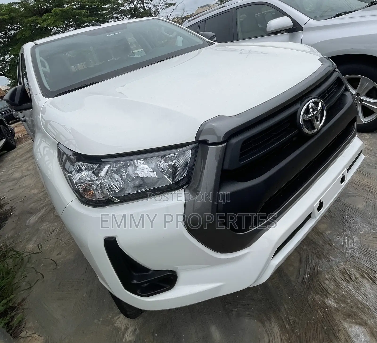 Toyota Hilux 2025 White