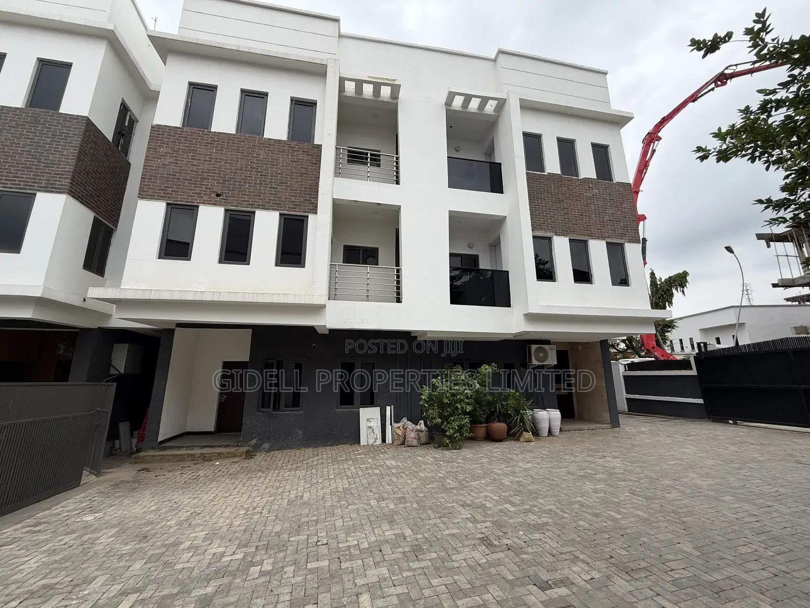 4bdrm Duplex in Wuse 2 for sale