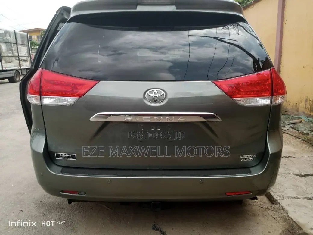 Toyota Sienna Limited 7 Passenger 2011 Green