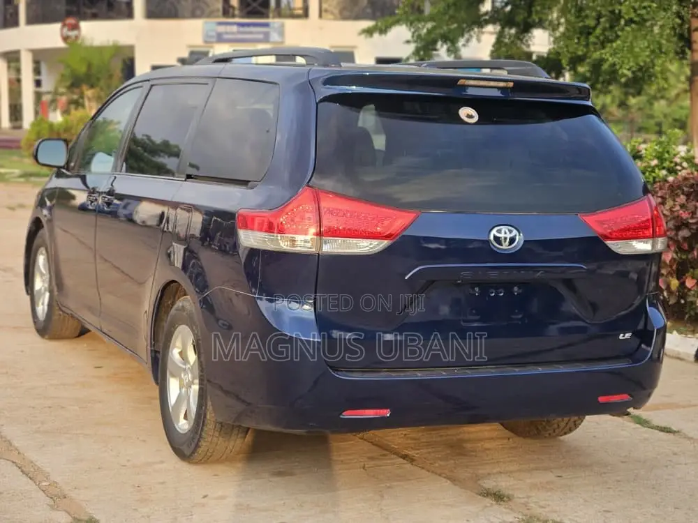 Toyota Sienna LE 7 Passenger Mobility 2011 Blue