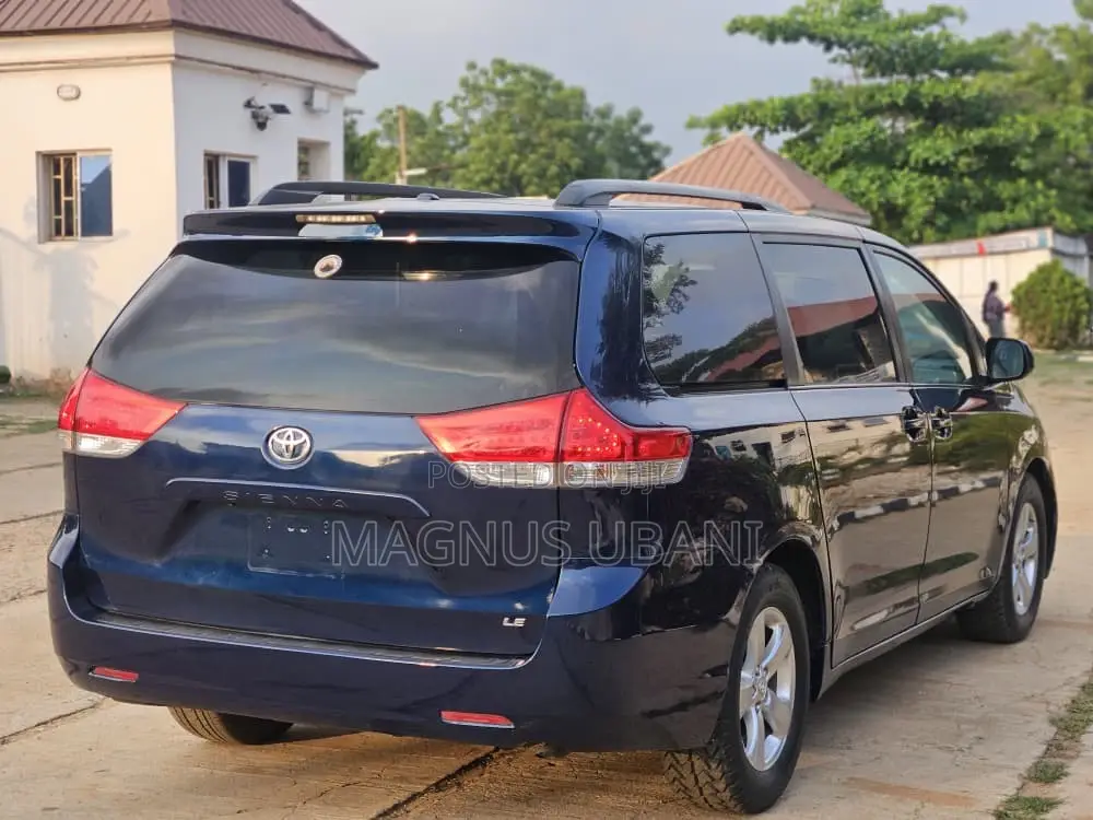 Toyota Sienna LE 7 Passenger Mobility 2011 Blue