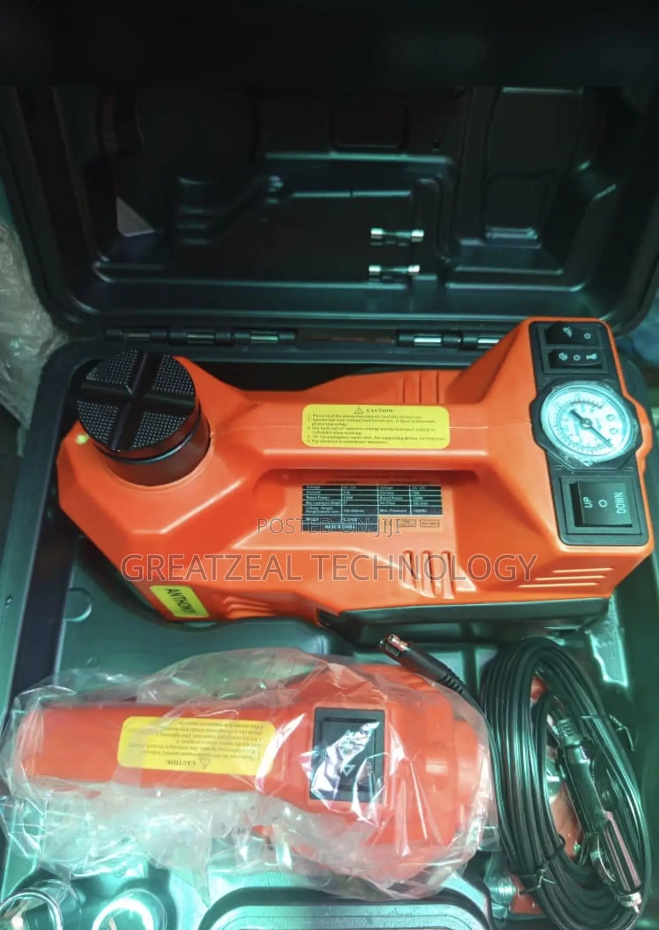 12v Dc Electric Hydraulic Jack Kit With a Built-in Tire Inflator.