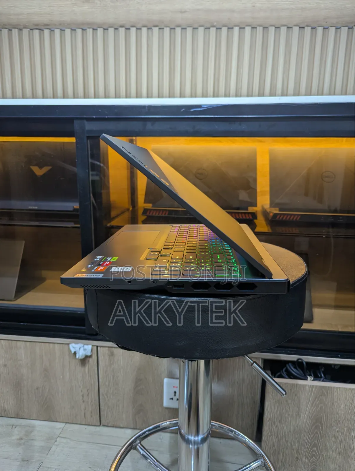 Laptop Lenovo Legion Pro 7 32GB AMD Ryzen 9 SSD 2T
