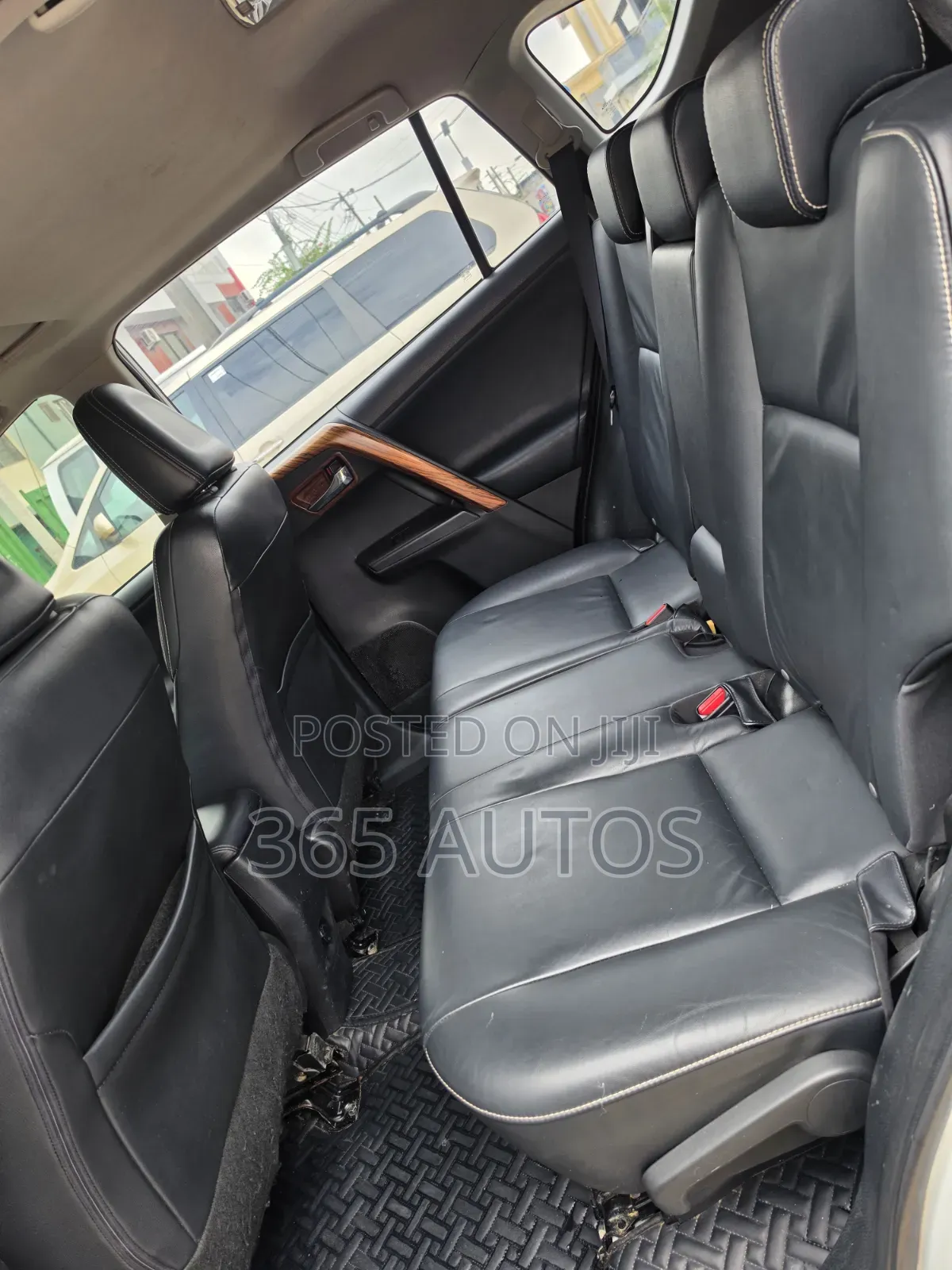 Toyota RAV4 Limited 4dr SUV (2.5L 4cyl 6A) 2018 Silver