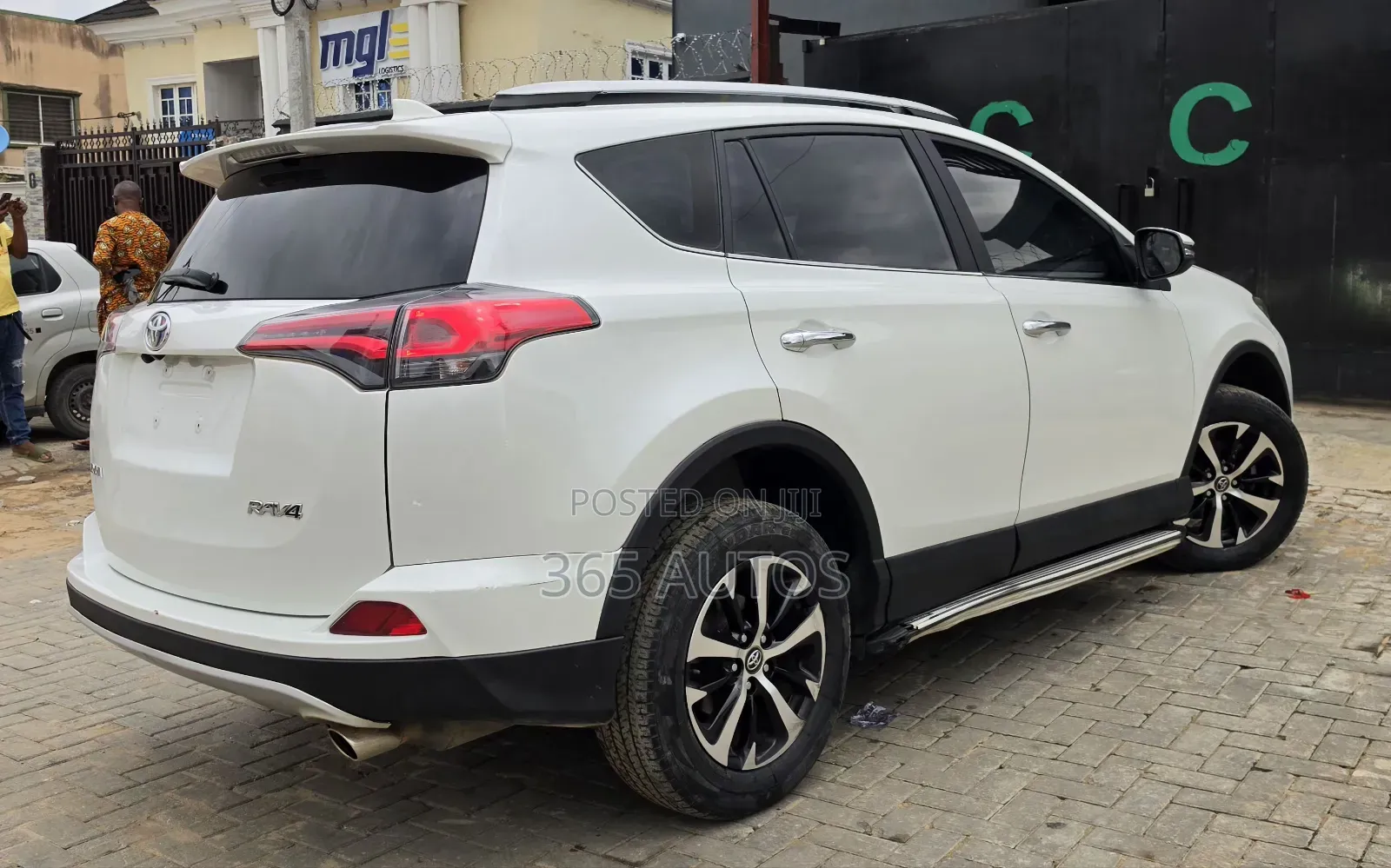 Toyota RAV4 Limited 4dr SUV (2.5L 4cyl 6A) 2018 Silver
