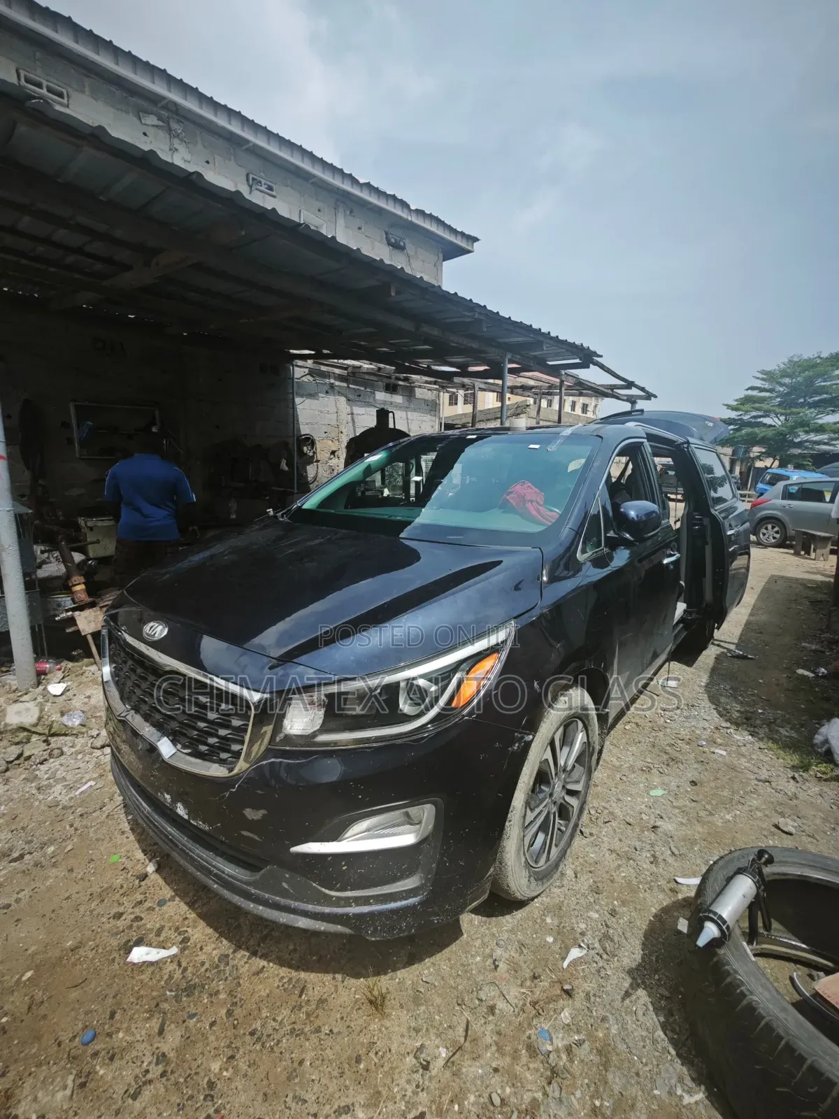 Kia Sedona 2020 Windscreen Glass Available Installed at Chimatex