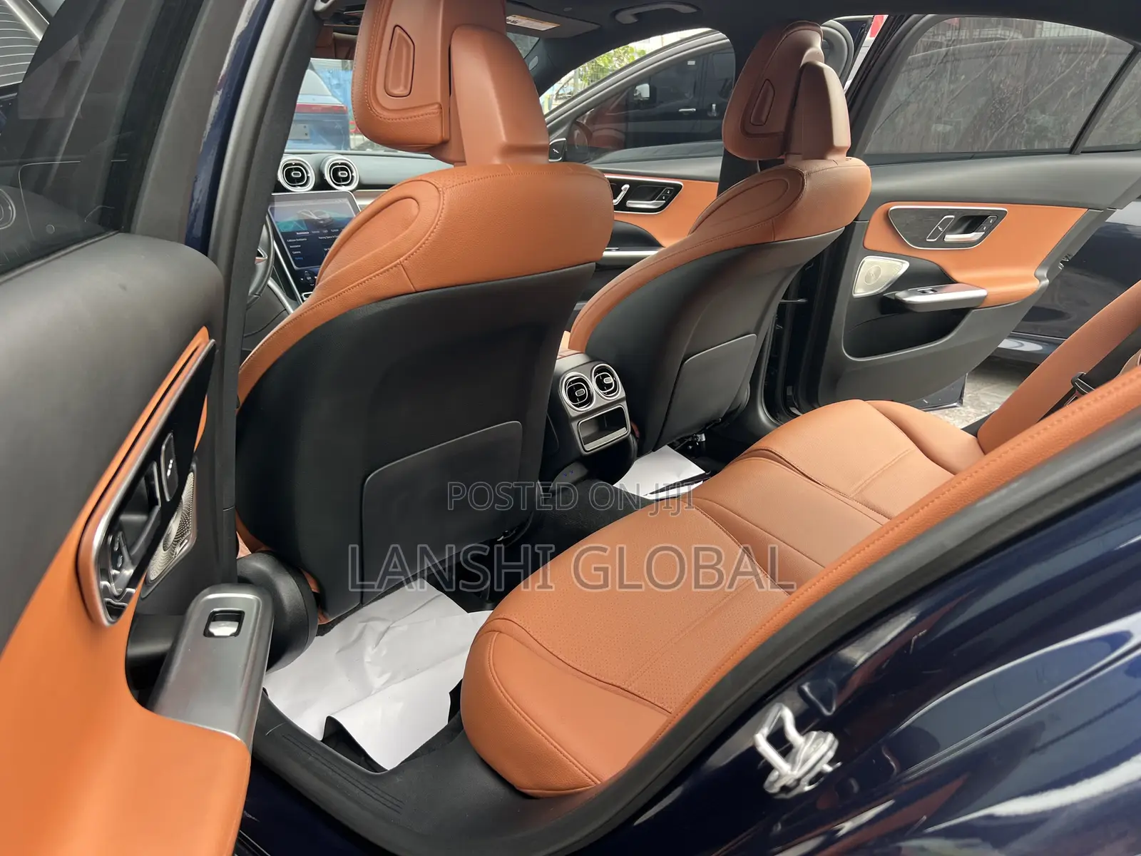 Mercedes-Benz C300 2023 Blue