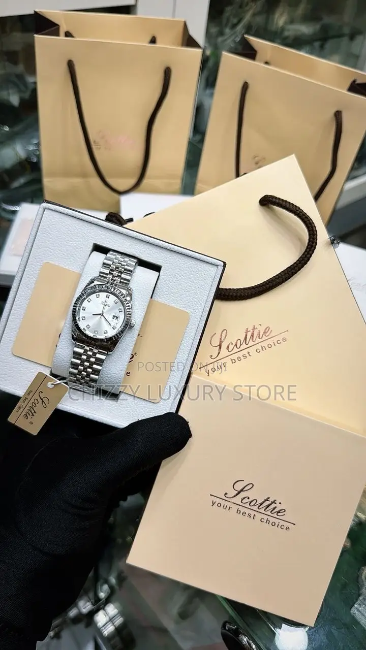 High Quality Ladies Chain Strap Wristwatch