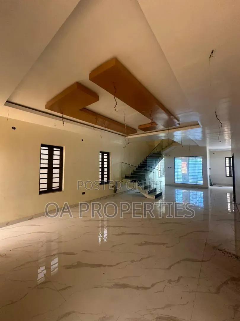 5bdrm Duplex in Ajila Road 5 Elebu, for sale